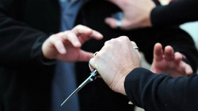 E RËNDË NË KORÇË/ Konflikt mes disa personave, goditet me thikë një grua