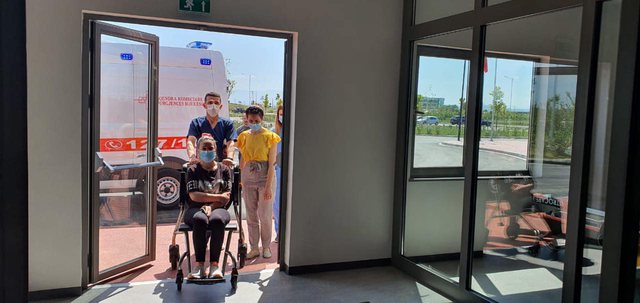 “MË E MIRA ËSHTË PËRPARA…”/ Ministrja Manastirliu publikon FOTOT brenda spitalit “Memorial”