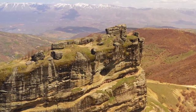 “GURI I KAMJES”/ Besojeni ose jo, kjo foto është shkrepur në Shqipëri!