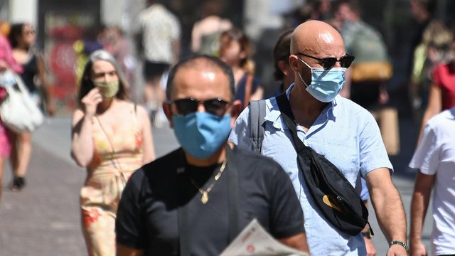 “TË GJITHË MUND TË VAKSINOHEN”/ Franca, shteti i parë europian që heq kufizimet në moshë