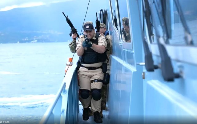 “DEFENDER 21” ZHVENDOSET NË DET/ Marrin shënjestër në bazën e Pashalimanit në Vlorë (VIDEO)