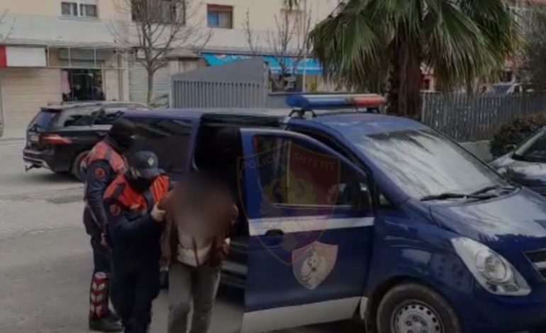 KAPEN ME DRROGË NË MAKINË/ Arrestohen tre persona në Shkodër