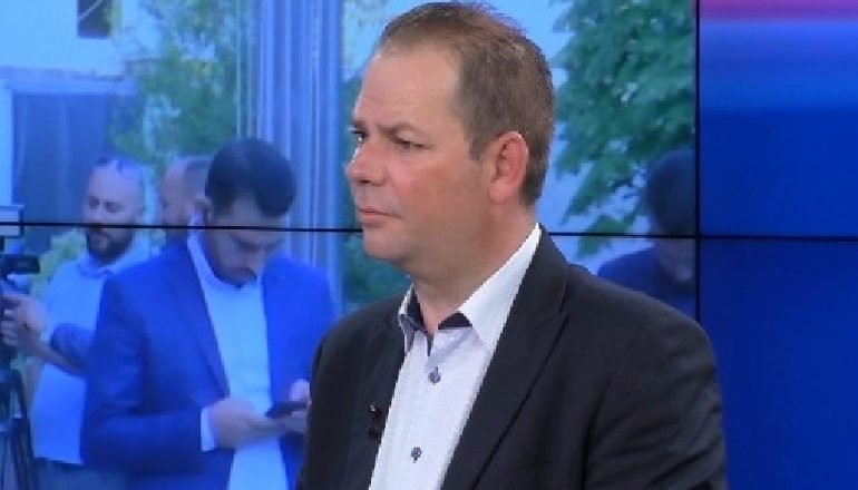 BERISHA “NON GRATA”/ Kulluri i drejtohet Bashës: Nuk ke si fshihesh më, duhet ta kuptosh vetë që koha jote ka mbaruar