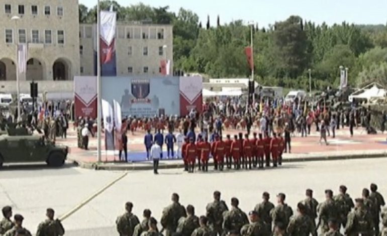 “DEFENDER 21″ ZBARKON NË TIRANË/ Sot ‘surpriza’ në tokë dhe ajër në sheshin “Nënë Tereza”. Të pranishëm Kim, Rama e Meta