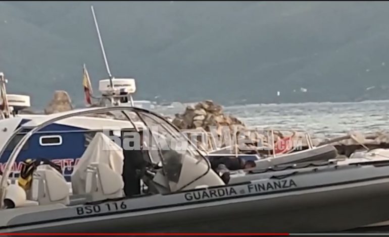 TRE TË ARRESTUAR NË VLORË/ U kapën me 577 kg drogë me gomone të drejtuar për në Itali