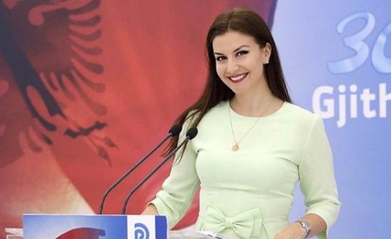 HUMBËN ZGJEDHJET E 25 PRILLIT/ Floriana Garo braktis PD, rikthehet në Zvicer pranë familjes së saj