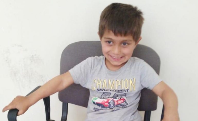 GJENDET I VETËM NJË FËMIJË NË RRUGË/ Policia: Nuk mban mend banesën, familjarët… (EMRI+FOTO)
