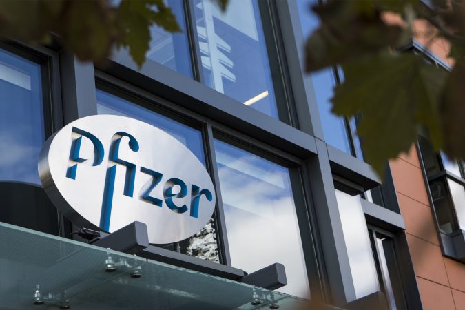 COVID-19/ Pfizer po përgatit vaksinën me pilula