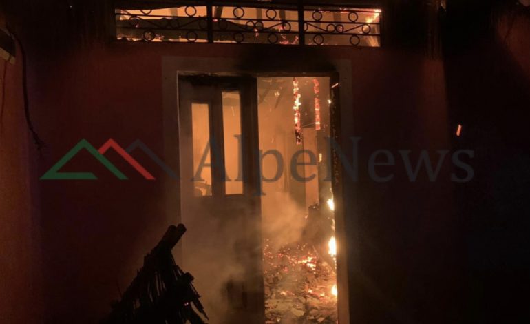 PAMJET EKSKLUZIVE/ Digjet plotësisht banesa në fshatin Shelqet, shkaku…