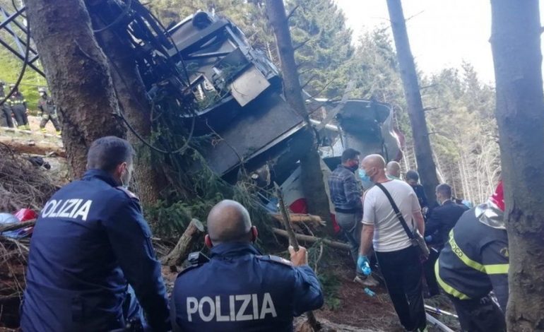 NGJARJA TRAGJIKE NË ITALI/ Vetëm 1 i mbijetuar, 14 persona humbën jetën nga rënia e teleferikut