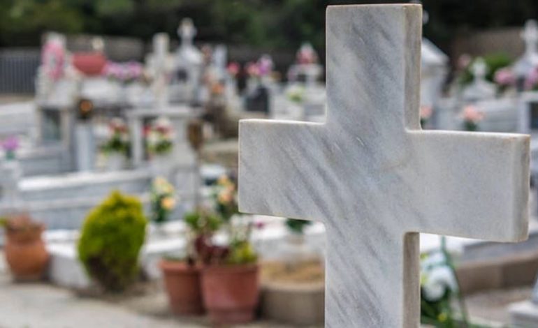 SHOKUESE/ Familjarët hapin varrin, ja çfarë gjejnë në vend të të vdekurit