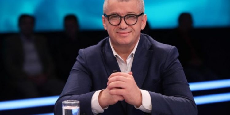 “JA KËNAQE SHPIRTIN DOKTORIT O PRESIDENT”/ Alfred Peza: I kujtove kohët e florinjta kur bënte fletërrufetë e vërteta