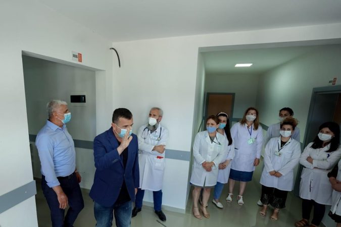 MODERNIZOHET QENDRA SHËNDETËSORE NË BELSH/ Balla: Ofron shërbimin e urgjencës 24 orë për 33 mijë banorët e kësaj bashkie
