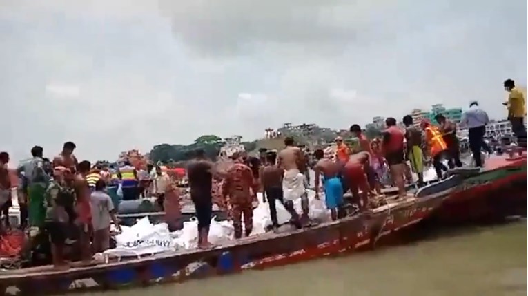 TRAGJIKE/ Përplasen dy varka në Bangladesh, të paktën 25 të vdekur. Vijojnë kërkimet për të mbijetuarit
