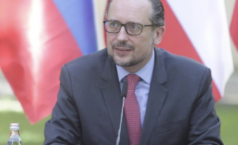 “BE NUK DO T’U KTHEJË KURRIZIN”/ Ministri i Jashtëm austriak: Shqipëria e gatshme të çelë negociatat në qershor…