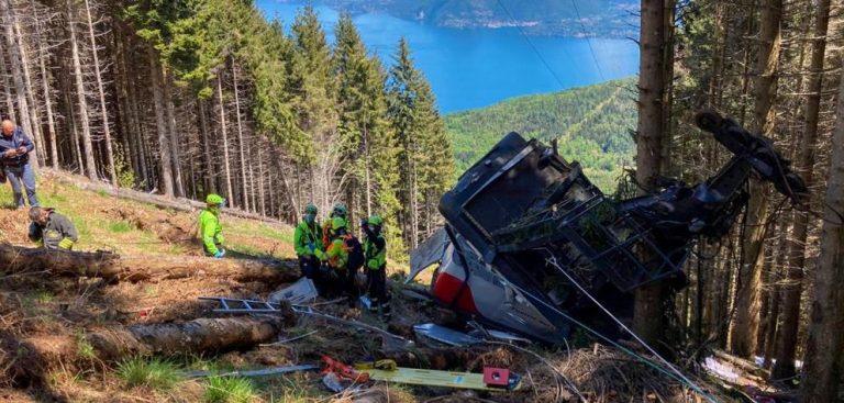 E RËNDË NË ITALI/ Shkëputet kabina e teleferikut, shkon në 13 numri i të vdekurve. 2 fëmijë në gjendje të rëndë