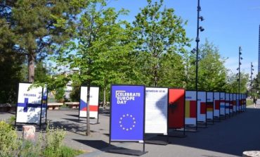 DITA E EUROPËS/ Tirana mbushet me flamujt e vendeve të unionit (PAMJET)