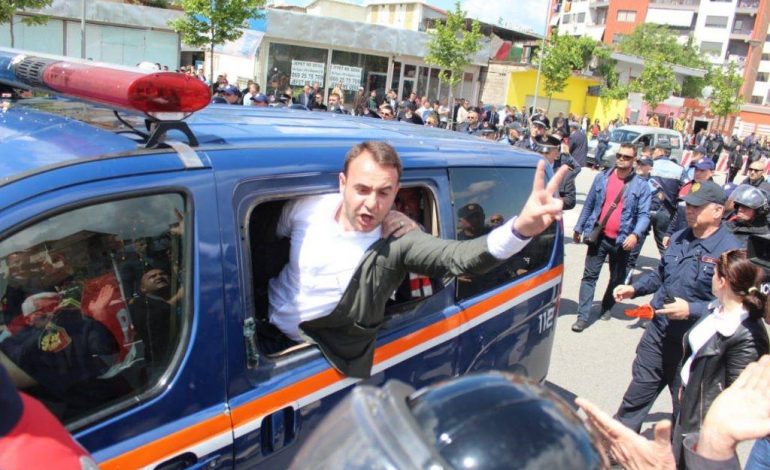 HABIT Klevis Balliu: Unë jam i shqetësuar që s’po shoh sfurqet dhe sëpatat