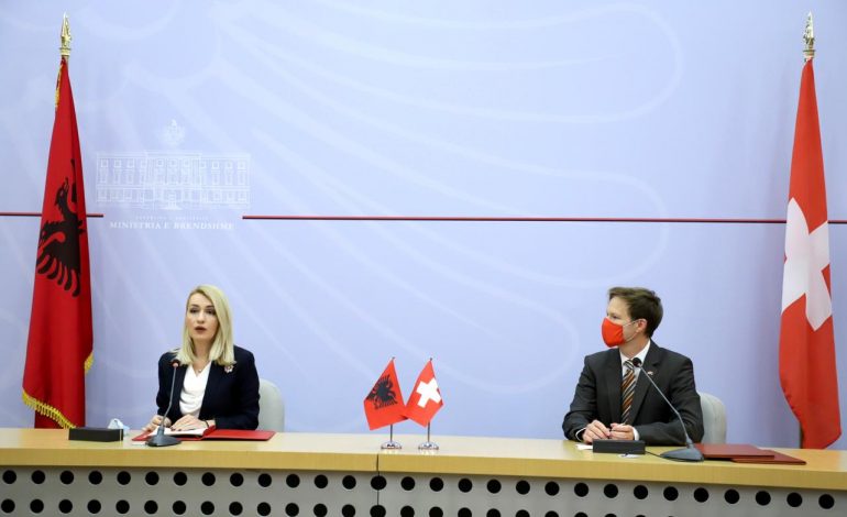 DEMOKRACIA DHE AKSIONI CIVIL/ Qeveria shqiptare dhe ajo zvicerane nënshkruajnë marrëveshjen