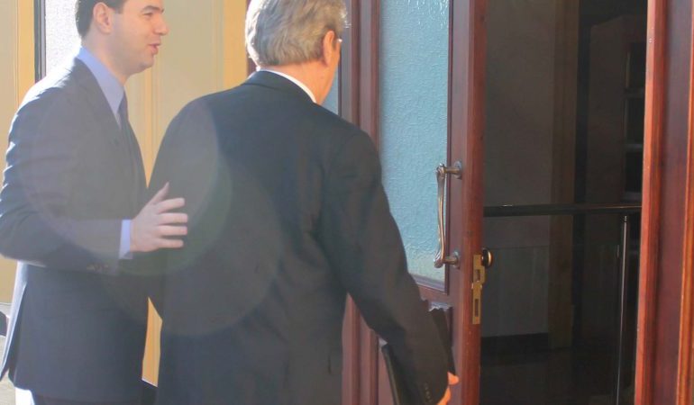 U SHPALL “NON GRATA”/ Mandati i Berishës që mban peng PD-në