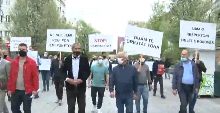 KOSOVË/ Mësimi i bashkëkombësve: Protestohet për 1 Maj!