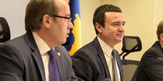 DIALOGU KOSOVË-SERBI/ Avdullah Hoti publikon listën e dokumenteve që ia dorëzoi Kurtit