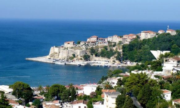 LEHTËSOHEN MASAT ANTI-COVID/ Mali i Zi shtyn orën policore. Lejohen tubimet deri në 50 persona dhe…