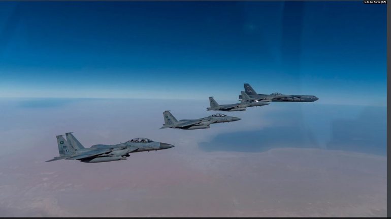 BOMBARDUESE DHE AEROPLANË LUFTARAKË/ SHBA-ja dërgon forca shtesë në Afganistan për të siguruar largimin