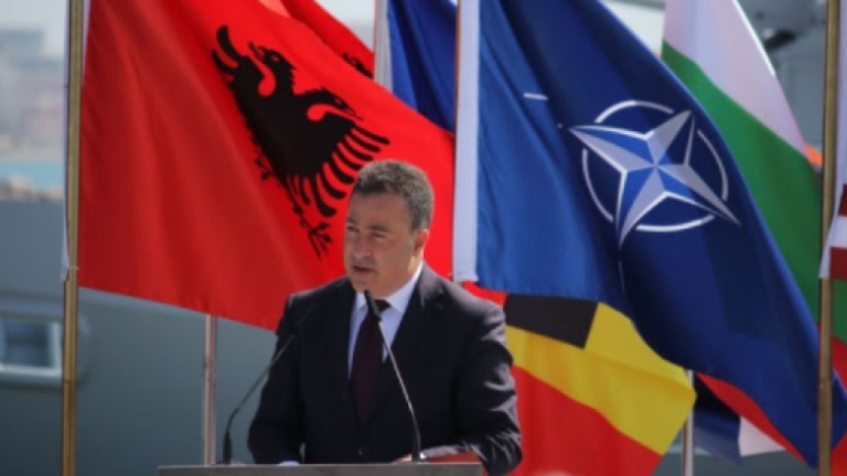 MINISTRI I MBROJTJES PELESHI VIZITON SOT KOSOVËN/ Takim me homologun e tij Mehaj, pritet konferencë për media