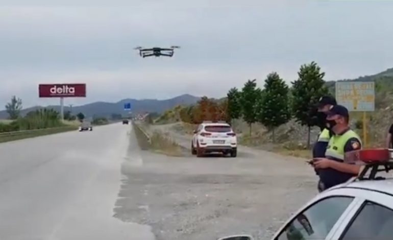 MONITORIME ME DRON/ Policia Rrugore gjobit 93 drejtues mjetesh që kryen parakalime të gabuara