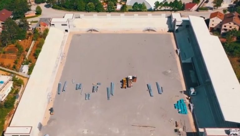 RAMA PUBLIKON VIDEON/ Ja si duket kantieri i ndërtimit të stadiumit të ri në Kukës