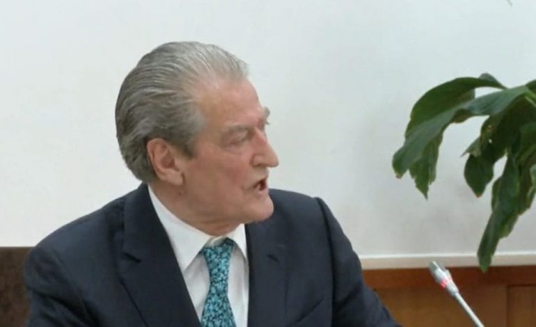 SHBA E FUTI NË “LISTËN E ZEZË”/ A do ta lërë mandatin? Ja çfarë thotë Sali Berisha