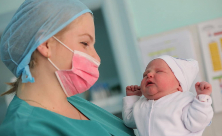 NË KATËR MUAJ KANË ARDHUR NË JETË 12,766 BEBE/ Manastirliu: Po mbështesim me bonus të gjithë familjet