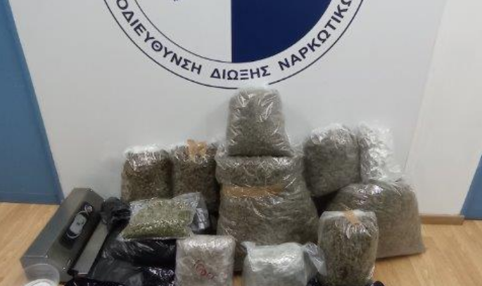 SEKUESTROHEN 40 KB KANABIS E MIJËRA EURO NË ATHINË/ Arrestohen tre perosna, një prej tyre shqiptar