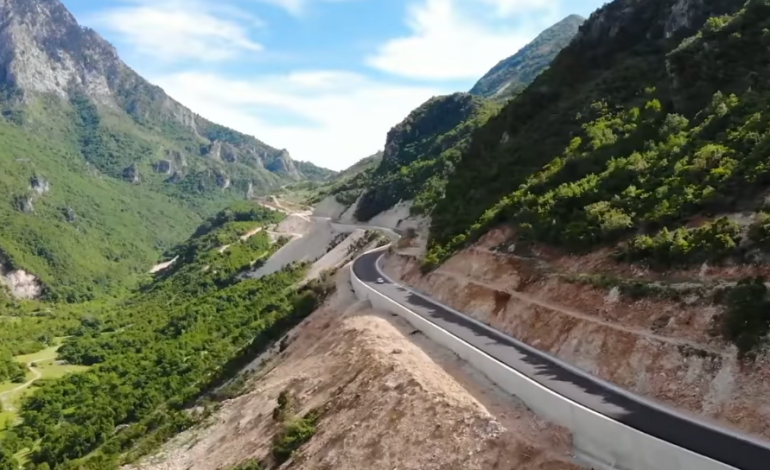 PUBLIKON PAMJET NGA RRUGA E RE DELVINË-KARDHIQ/ Rama: Vijon puna në tunelin Skarficës (VIDEO)