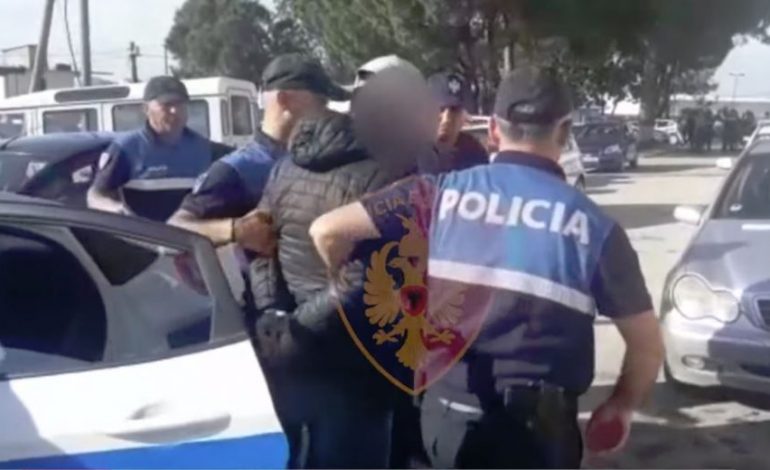 ARRESTOHET NJË 39-VJEÇAR NË HIMARË/ Dhunoi kunatin dhe më pas i theu xhamin e makinës