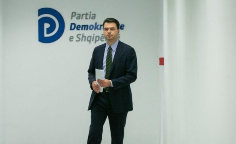 GARA E 13 QERSHORIT/ Lulzim Basha dorëzon dokumentacionin për drejtimin e PD