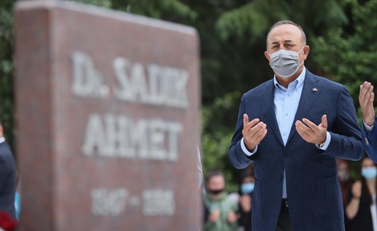 PROVOKIME E PËRQAFIME/ Sot testi i diplomacisë në Greqi, ministri i jashtëm turk takon Dendias dhe Mitsotakis