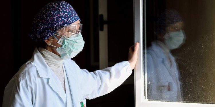 MBI 170 MILIONË TË PREKUR ME COVID NË GJITHË BOTËN/ 3.5 milionë është numri i viktimave