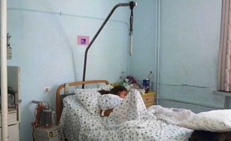 E RËNDË/ Dy 13 vjeçare shtrohen me urgjencë në spitalin e Pogradecit, dyshohet se…