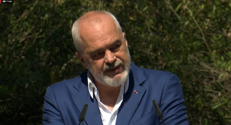 PARALAJMËRIMI/ Rama: Do pastrojmë administratën nga ata që janë turp i shtetit…