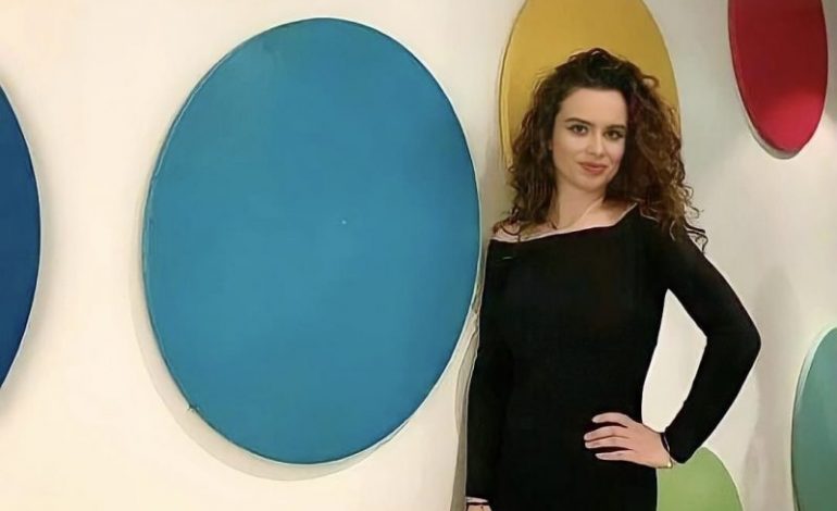 U THA SE VDIQ NGA INFEKSIONI NË DHËMBALLË/ Detaje të FRIKSHME për 23 vjeçaren në Tiranë: Në trup kishte shkrime