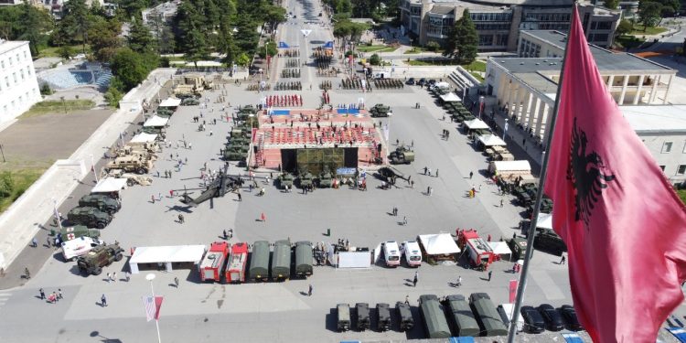 “DEFENDER 2021” NË TIRANË/ Ushtarët e SHBA: Shqipëria shumë e bukur, do kthehemi si turistë (VIDEO)