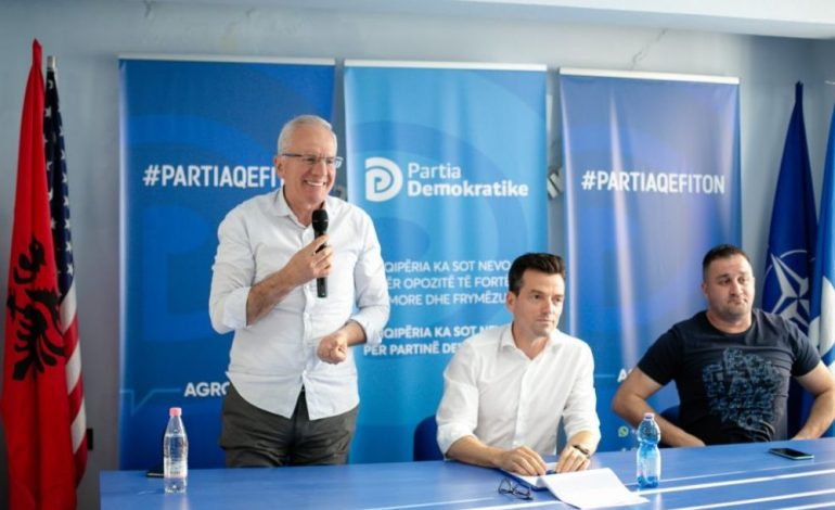 13 QERSHORI/ Ferdidant Xhaferraj “tradhton” Bashën, del në mbështetje të Agron Shehajt në Durrës