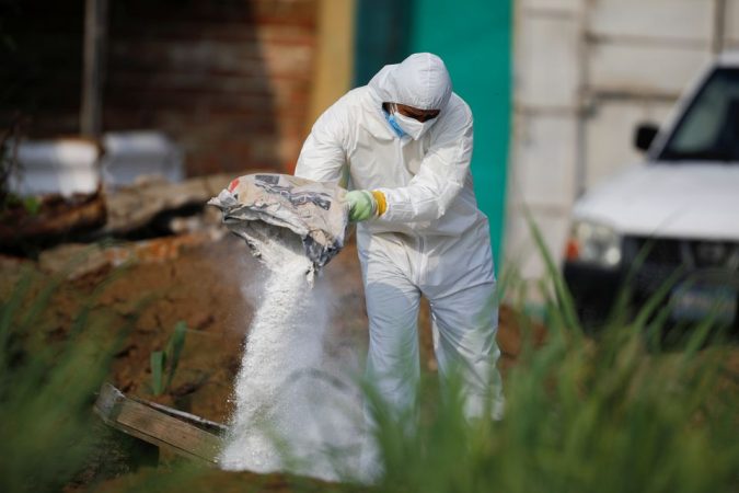 TRAGJIKE NË EL SALVADOR/ Zbulohen 24 eshtra trupash të groposura në oborrin e shtëpisë së një ish-polici, shumica gra e vajza