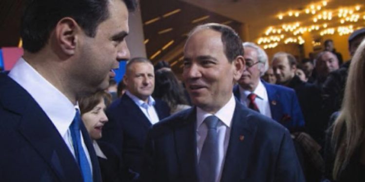 IRONIA/ Artan Hoxha: Luli bën sikur ka betejë në PD, betohet se do thyejë në mes Nishanin