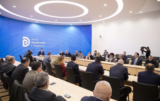 GARA E 13 QERSHORIT/ Publikohet rregullorja me 27 pika. Kandidatët me vëzhgues në Komisionin Zgjedhor
