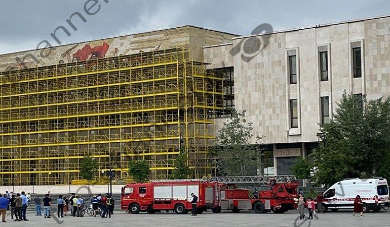 PRONAR I AGJENSISË SË TRANSPORTIT TË PASAGJERËVE SHQIPËRI-KOSOVË/ Kush ishte personi që tentoi vetëvrasjen tek “Muzeu Kombëtar” (EMRI)