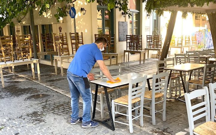 PAS DISA MUAJSH “LOCK-DOWN”/ Greqia “çlirohet“ në prag të sezonit turistik, hapen restorantet, baret dhe kafenetë