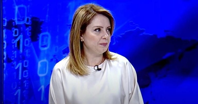 “S’MË TAKON TA KOMENTOJ SE…”/ Lajmi për shpalljen “non grata” të Berishës, “zë ngusht” Pampurin në emision